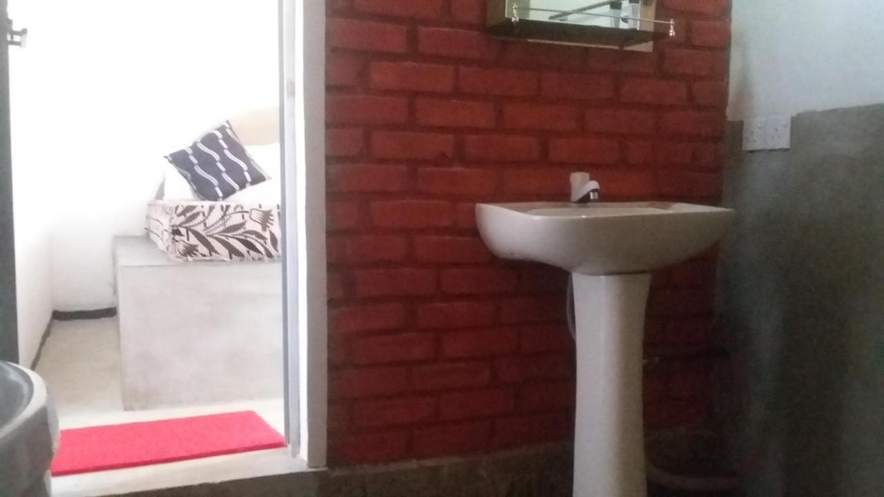 Angry Birds Homestay Habarana Eksteriør billede
